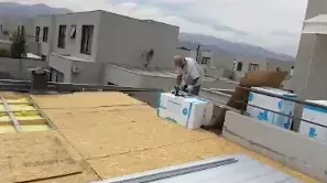 Aislación térmica de techo de zinc en Chicureo