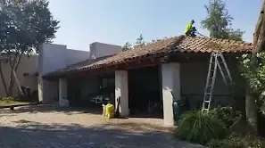 Mantención de techos de tejas en Lo Barnechea